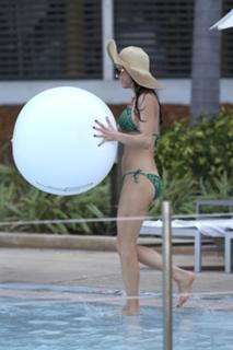 Bethenny Frankel feet photo thumbnail