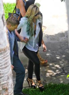 Demi Lovato feet photo thumbnail