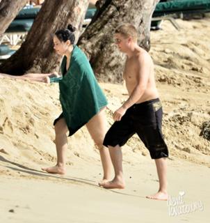 Demi Lovato feet photo thumbnail