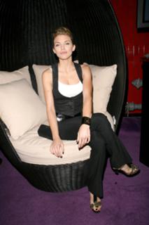 AnnaLynne McCord feet photo thumbnail