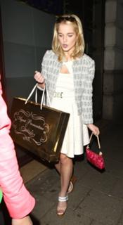 Helen Flanagan feet photo thumbnail