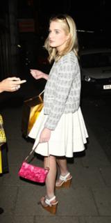 Helen Flanagan feet photo thumbnail