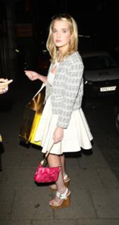 Helen Flanagan feet photo thumbnail