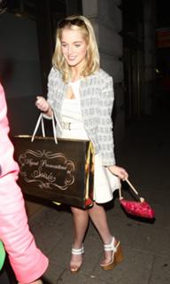Helen Flanagan feet photo thumbnail