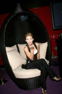 AnnaLynne McCord feet photo thumbnail