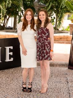 Julianne Moore feet photo thumbnail