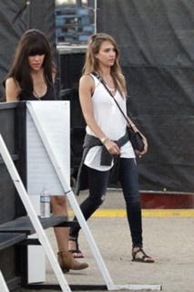 Jessica Alba feet photo thumbnail