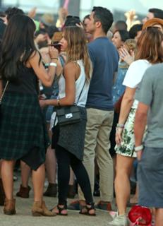 Jessica Alba feet photo thumbnail