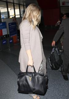 Fergie feet photo thumbnail