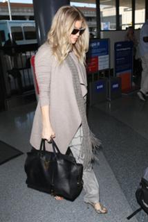Fergie feet photo thumbnail
