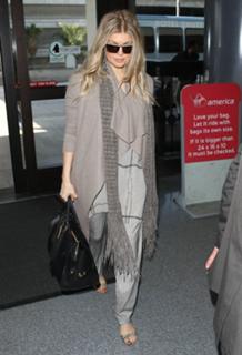 Fergie feet photo thumbnail