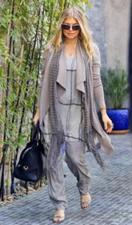 Fergie feet photo thumbnail