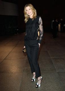 Ellen Pompeo feet photo thumbnail