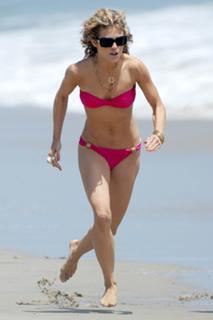AnnaLynne McCord feet photo thumbnail