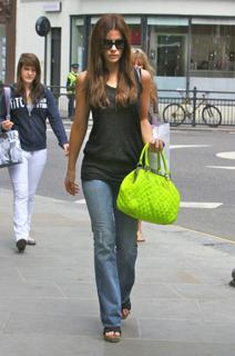 Kate Beckinsale feet photo thumbnail