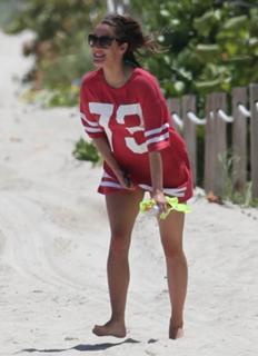 Caroline Flack feet photo thumbnail
