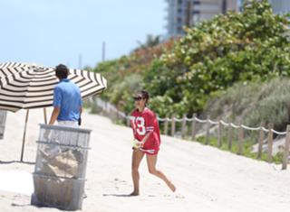 Caroline Flack feet photo thumbnail