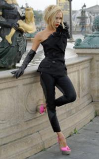 Victoria Beckham feet photo thumbnail