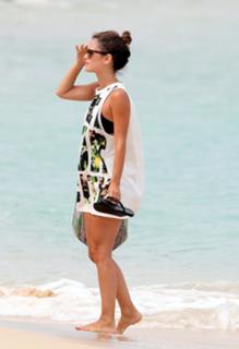 Rachel Bilson feet photo thumbnail