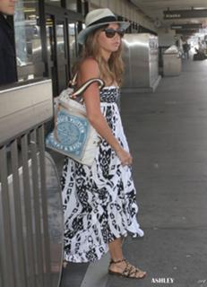 Ashley Tisdale feet photo thumbnail