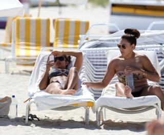 Vida Guerra feet photo thumbnail