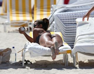 Vida Guerra feet photo thumbnail