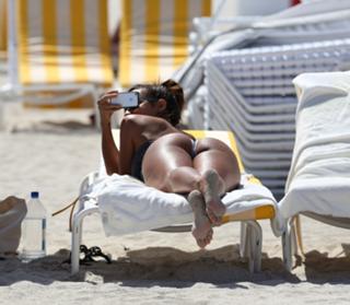 Vida Guerra feet photo thumbnail
