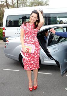 Kelly Brook feet photo thumbnail