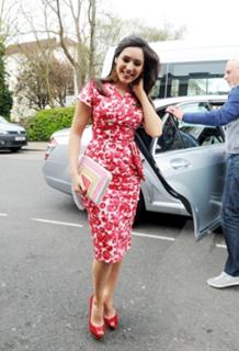 Kelly Brook feet photo thumbnail