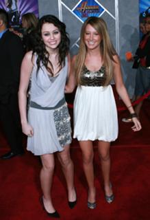 Ashley Tisdale feet photo thumbnail