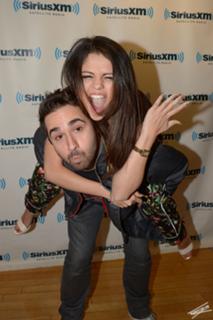 Selena Gomez feet photo thumbnail