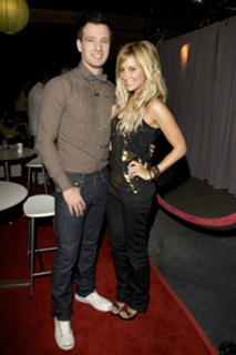 Ashley Tisdale feet photo thumbnail