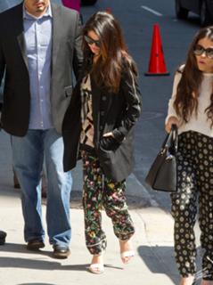 Selena Gomez feet photo thumbnail