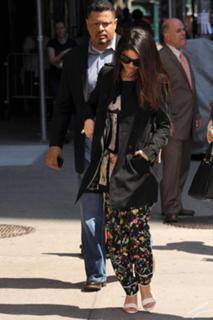 Selena Gomez feet photo thumbnail