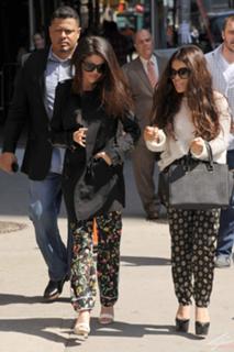 Selena Gomez feet photo thumbnail