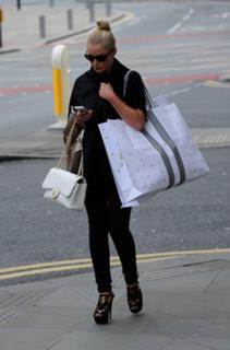 Helen Flanagan feet photo thumbnail