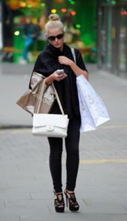 Helen Flanagan feet photo thumbnail