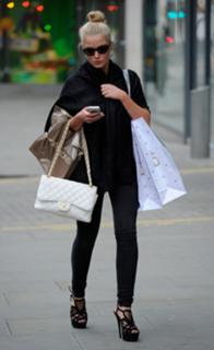 Helen Flanagan feet photo thumbnail