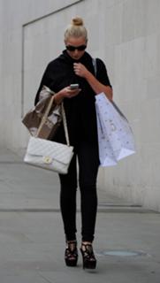 Helen Flanagan feet photo thumbnail