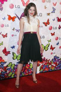 Milla Jovovich feet photo thumbnail