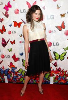 Milla Jovovich feet photo thumbnail
