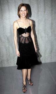Hilary Swank feet photo thumbnail
