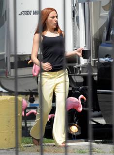 Scarlett Johansson feet photo thumbnail