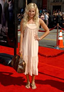 Ashley Tisdale feet photo thumbnail