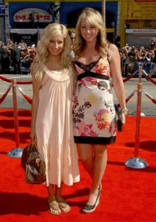 Ashley Tisdale feet photo thumbnail