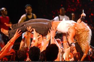 Shakira feet photo thumbnail