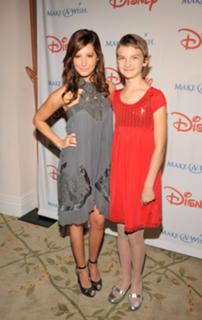 Ashley Tisdale feet photo thumbnail