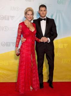 Luisana Lopilato feet photo thumbnail