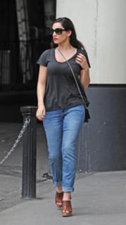 Kelly Brook feet photo thumbnail