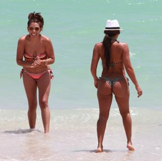 Vida Guerra feet photo thumbnail